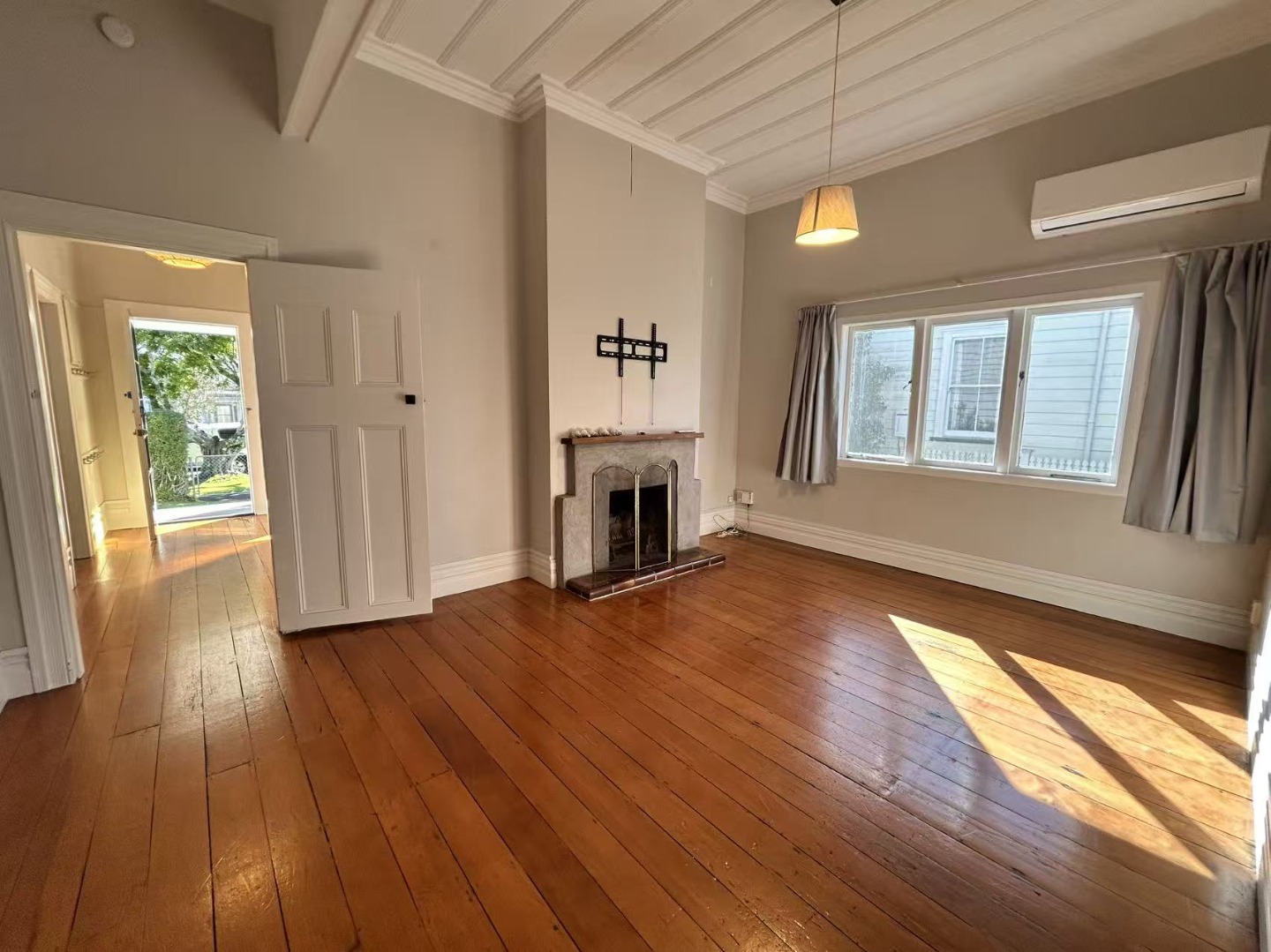 Spacious 3-Bedroom Villa in Prime Mount Eden Location - photo 6
