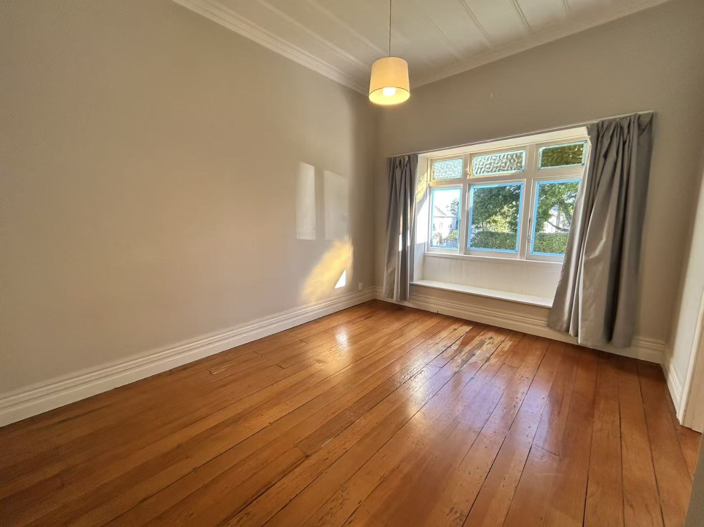 Spacious 3-Bedroom Villa in Prime Mount Eden Location - photo 9