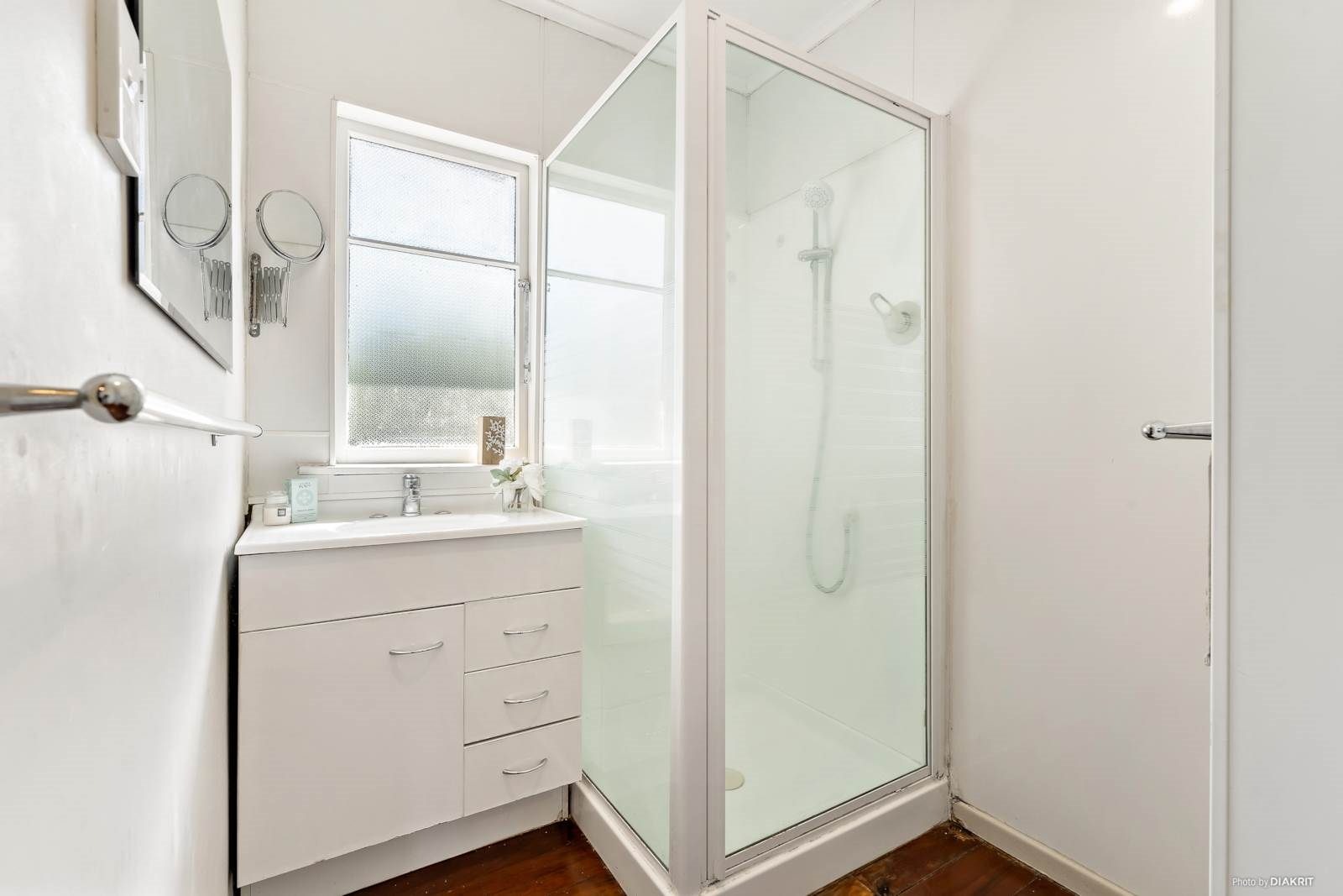 Nestled within the incredibly convenient central Henderson area - photo 6