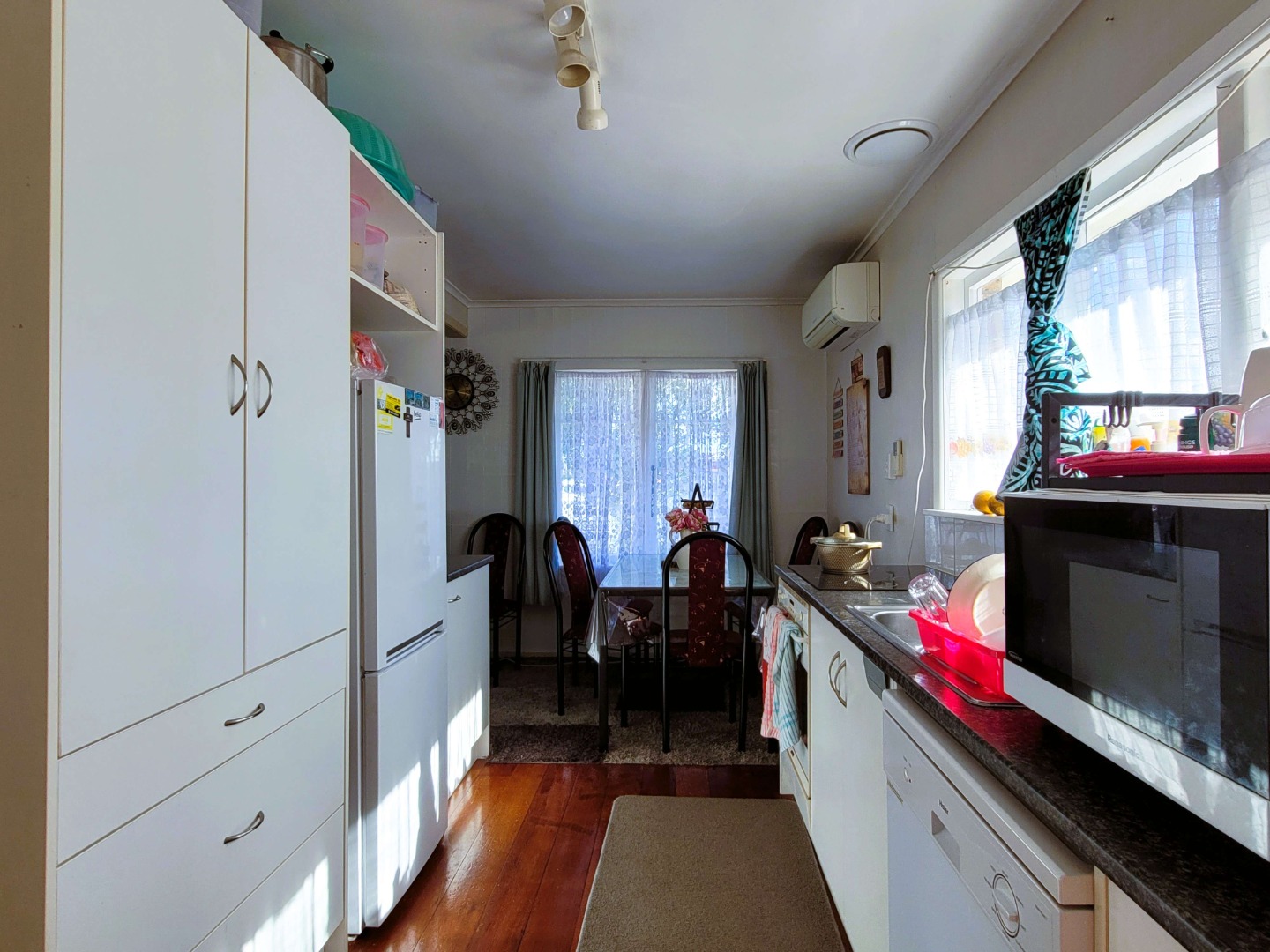 Nestled within the incredibly convenient central Henderson area - photo 4