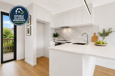 Stylish Living in a Scenic Titirangi Setting!
