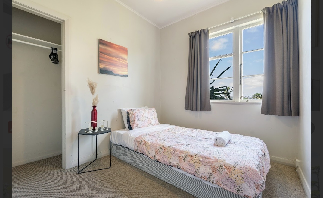 Spacious 4-Bedroom Furnished Family Home in Orakei, Auckland - photo 6