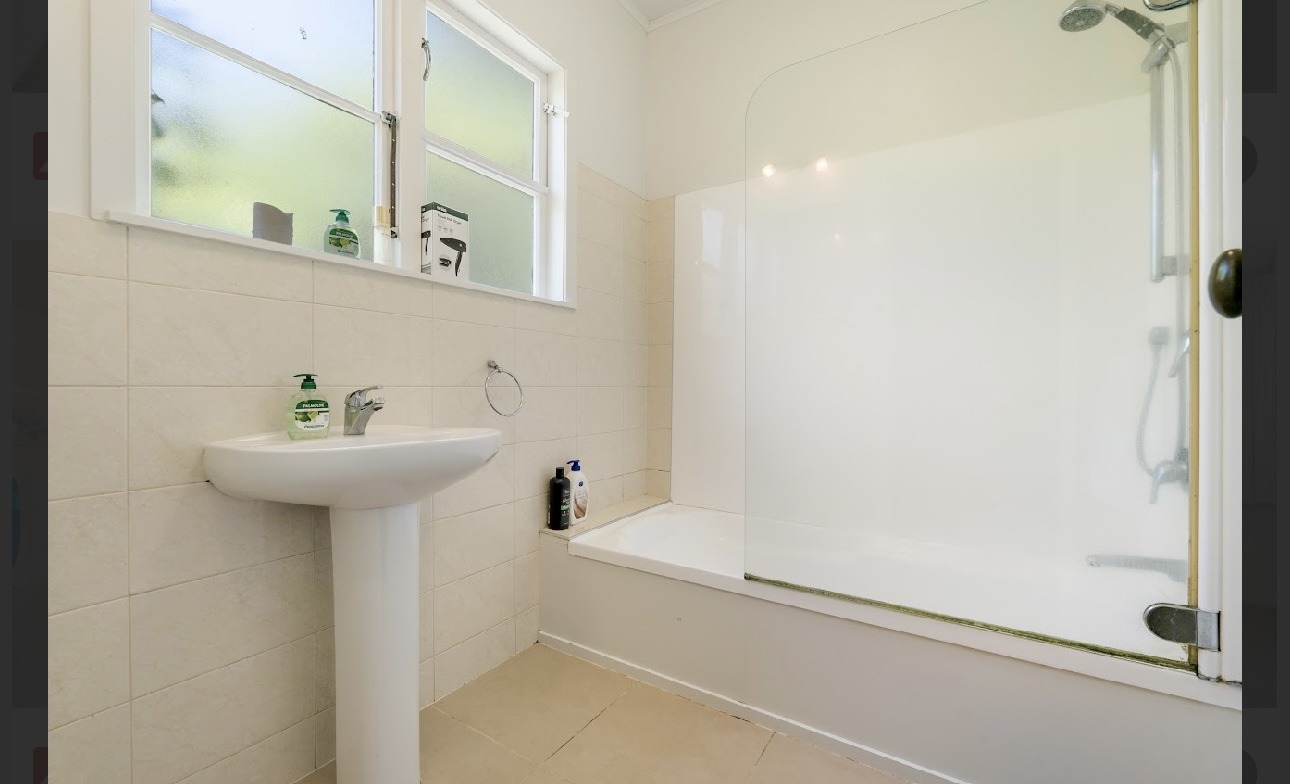 Spacious 4-Bedroom Furnished Family Home in Orakei, Auckland - photo 8