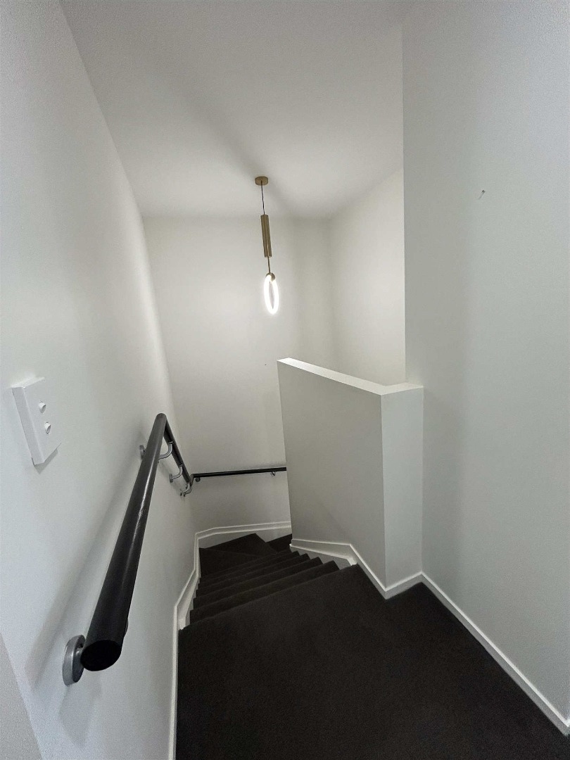 Contemporary 3-Bedroom Home in Quiet Flat Bush Cul-de-Sac - photo 6