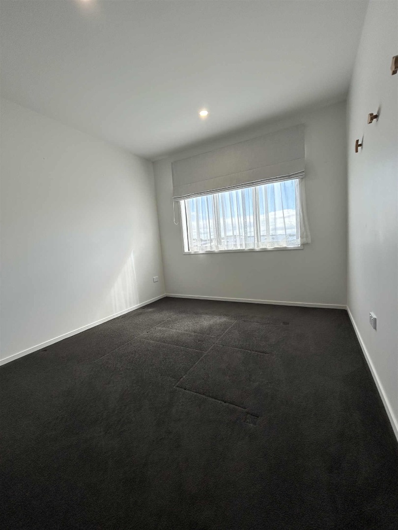 Contemporary 3-Bedroom Home in Quiet Flat Bush Cul-de-Sac - photo 7