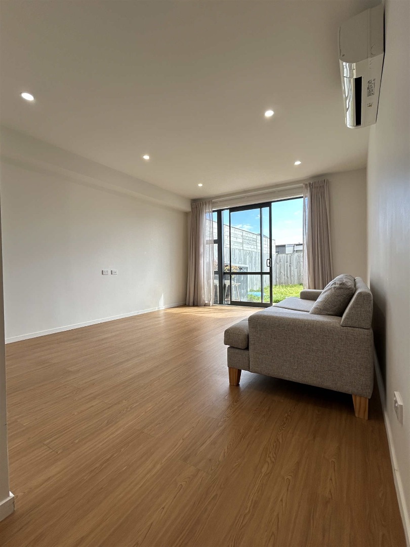 Contemporary 3-Bedroom Home in Quiet Flat Bush Cul-de-Sac - photo 4