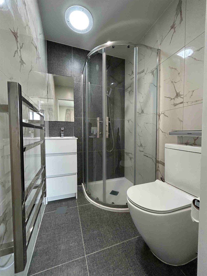 Contemporary 3-Bedroom Home in Quiet Flat Bush Cul-de-Sac - photo 10