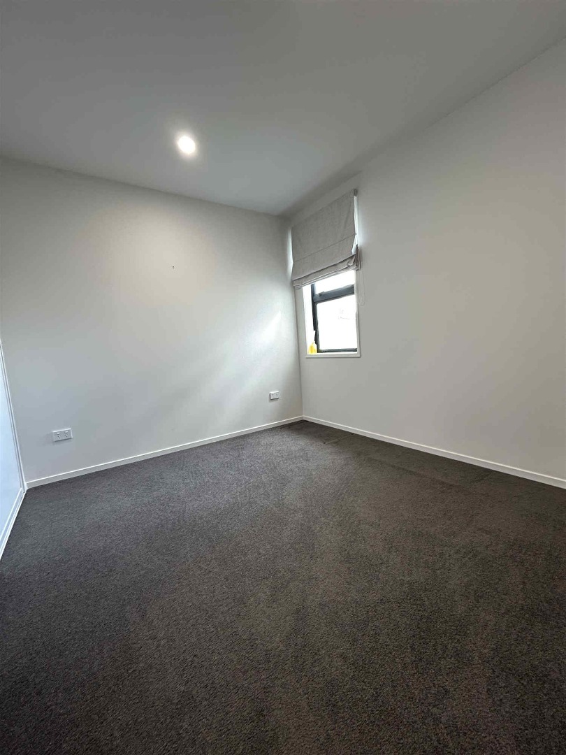 Contemporary 3-Bedroom Home in Quiet Flat Bush Cul-de-Sac - photo 9