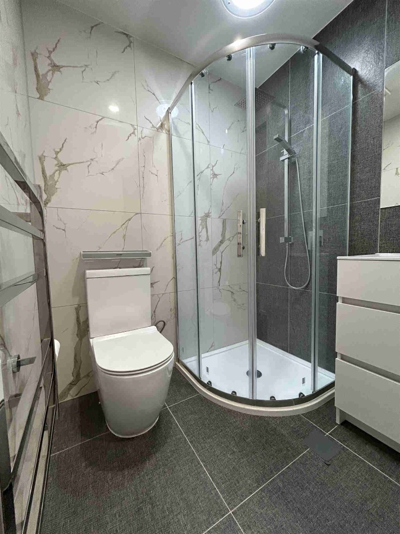 Contemporary 3-Bedroom Home in Quiet Flat Bush Cul-de-Sac - photo 11