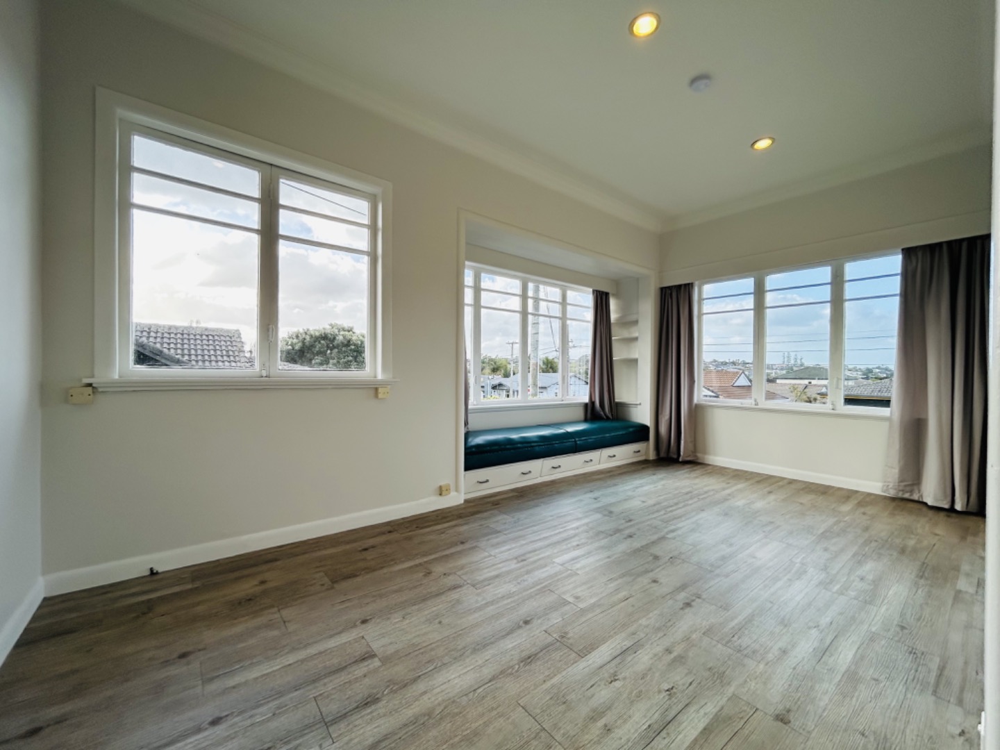 Spacious & Bright Living in the Heart of Milford - photo 5