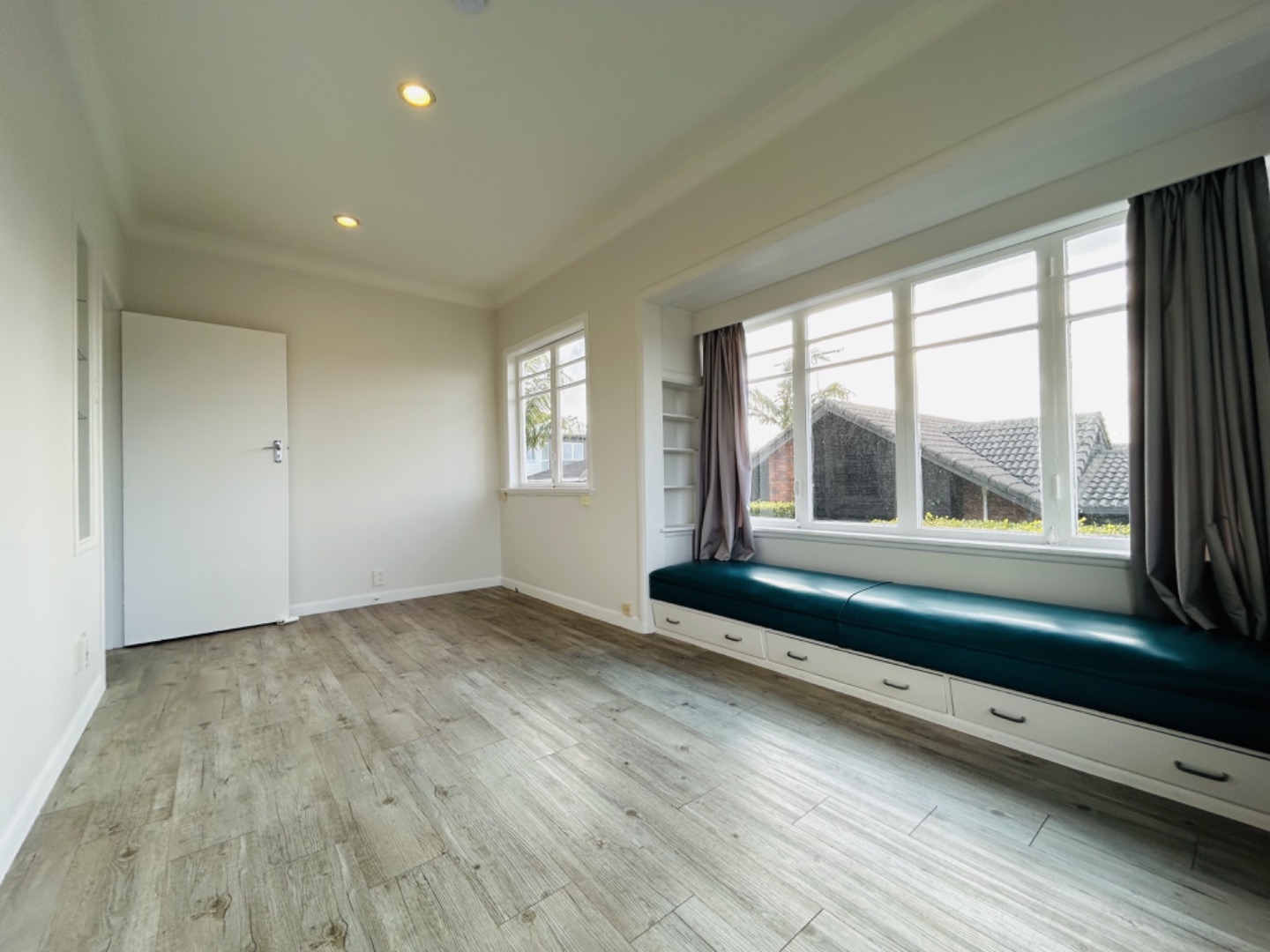 Spacious & Bright Living in the Heart of Milford - photo 7