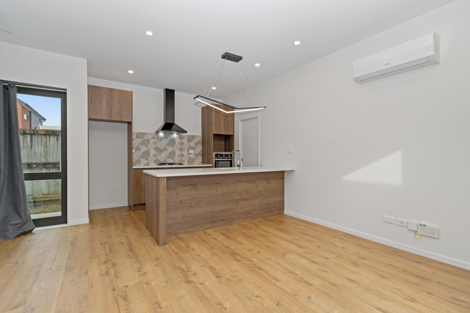 2/23 Campbell Street