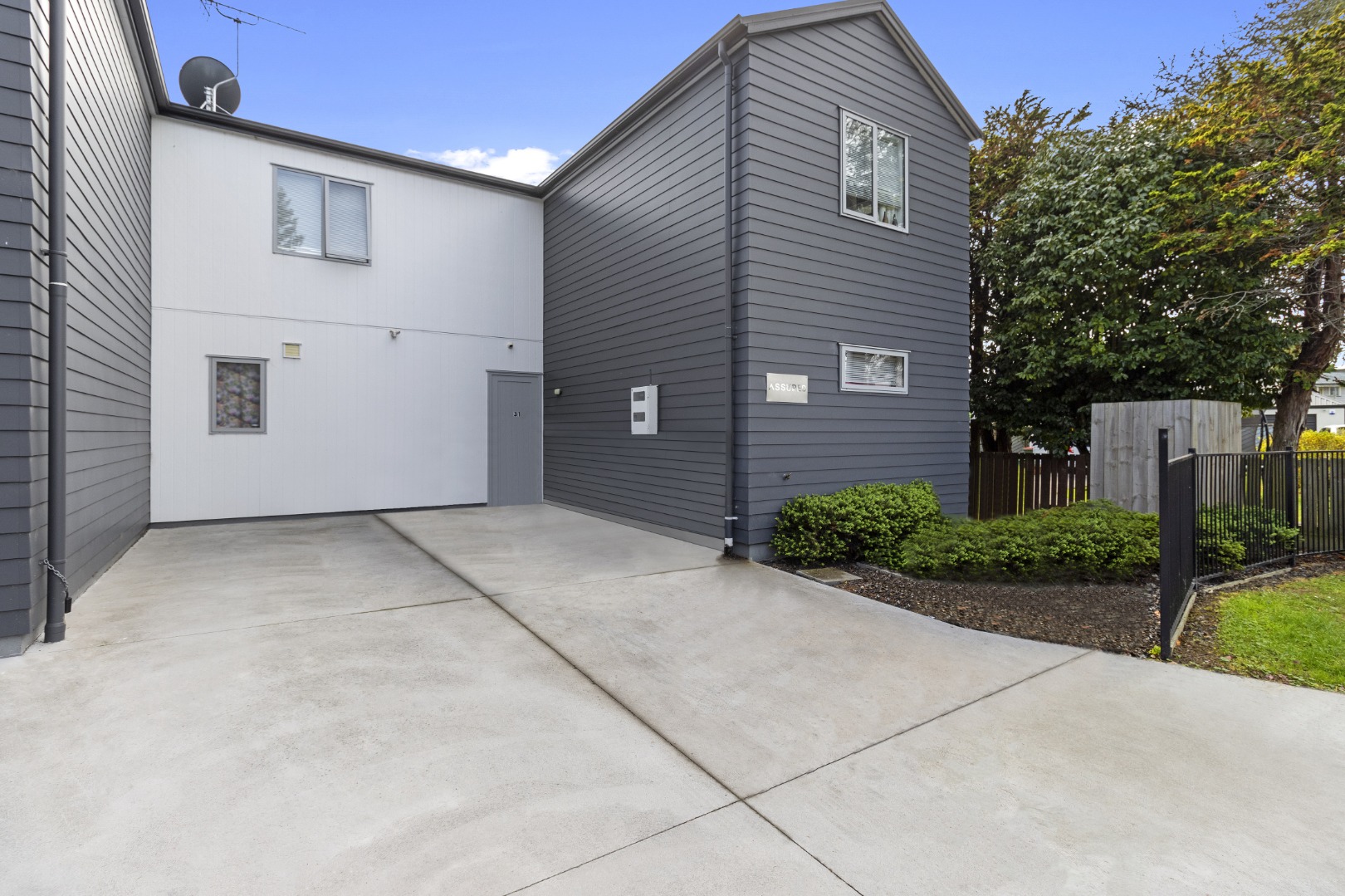 31 Sandleigh Road (Room D)