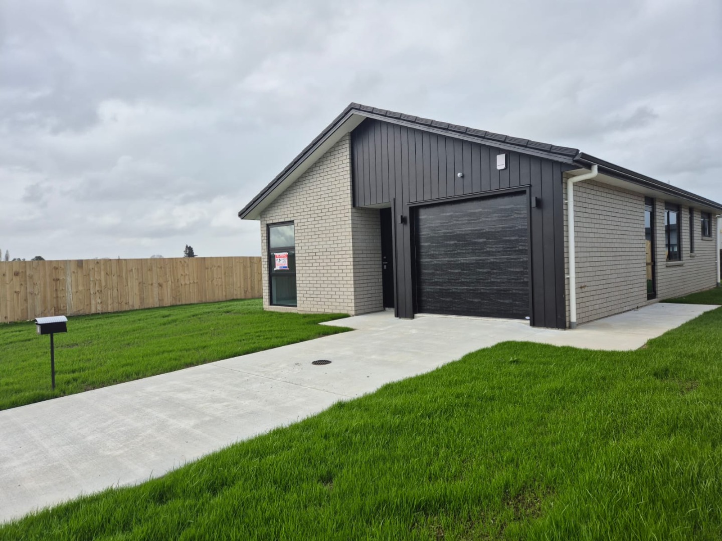 5 Riverine Street  — image 1