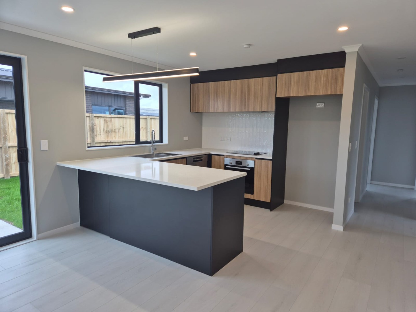 7 Riverine Street — image 2