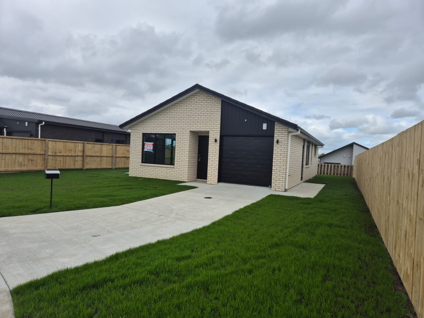 9 Riverine Street — image 2