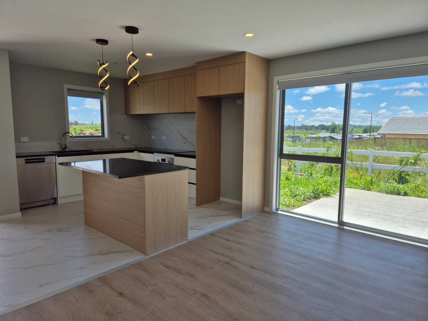 33  Riverine Road — image 2
