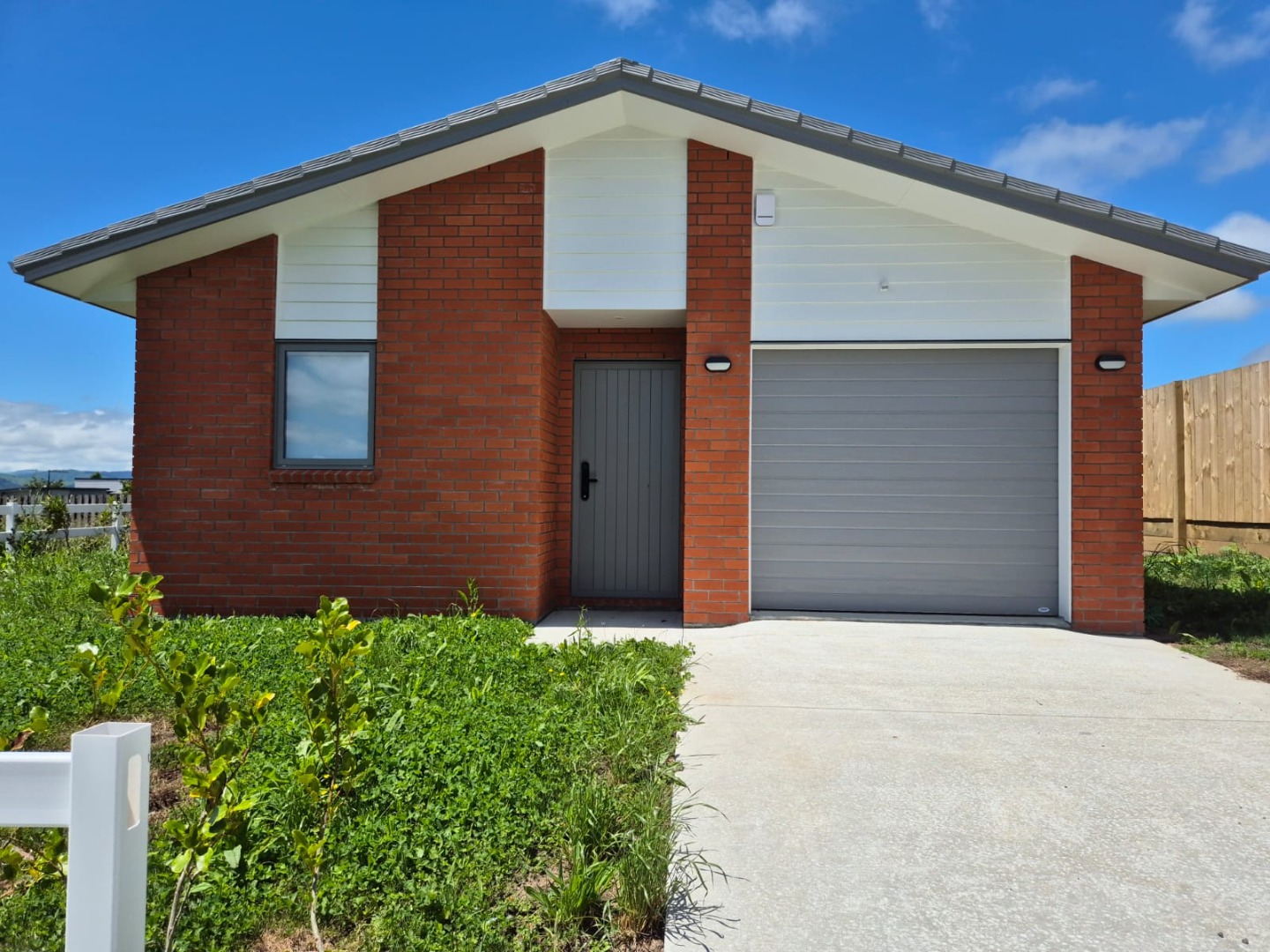 33  Riverine Road — image 1