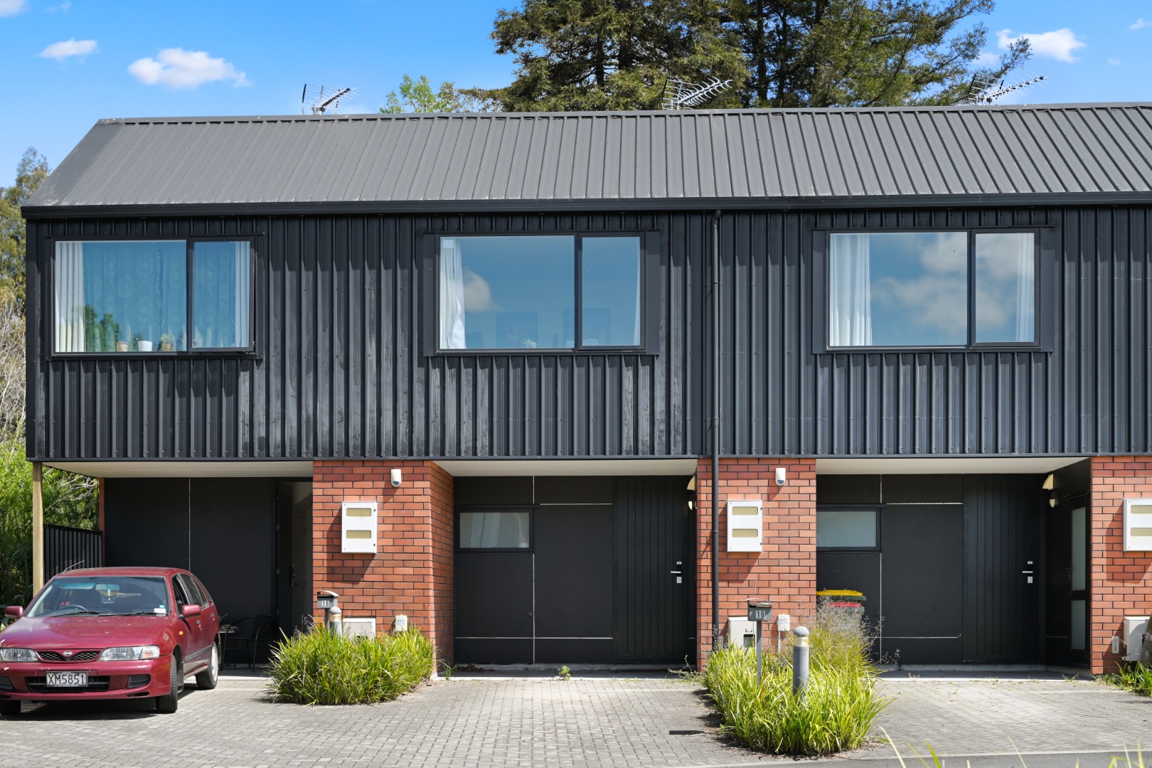 8 Jaspers Way — image 1