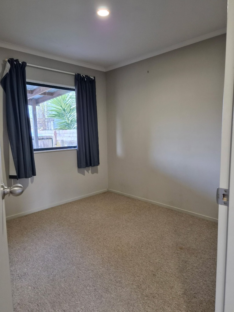 12a Yeats Crescent — image 8