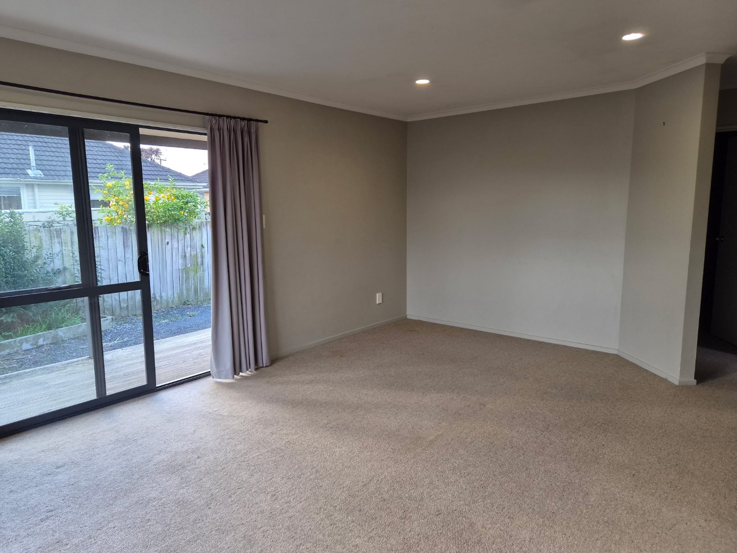 12a Yeats Crescent — image 5