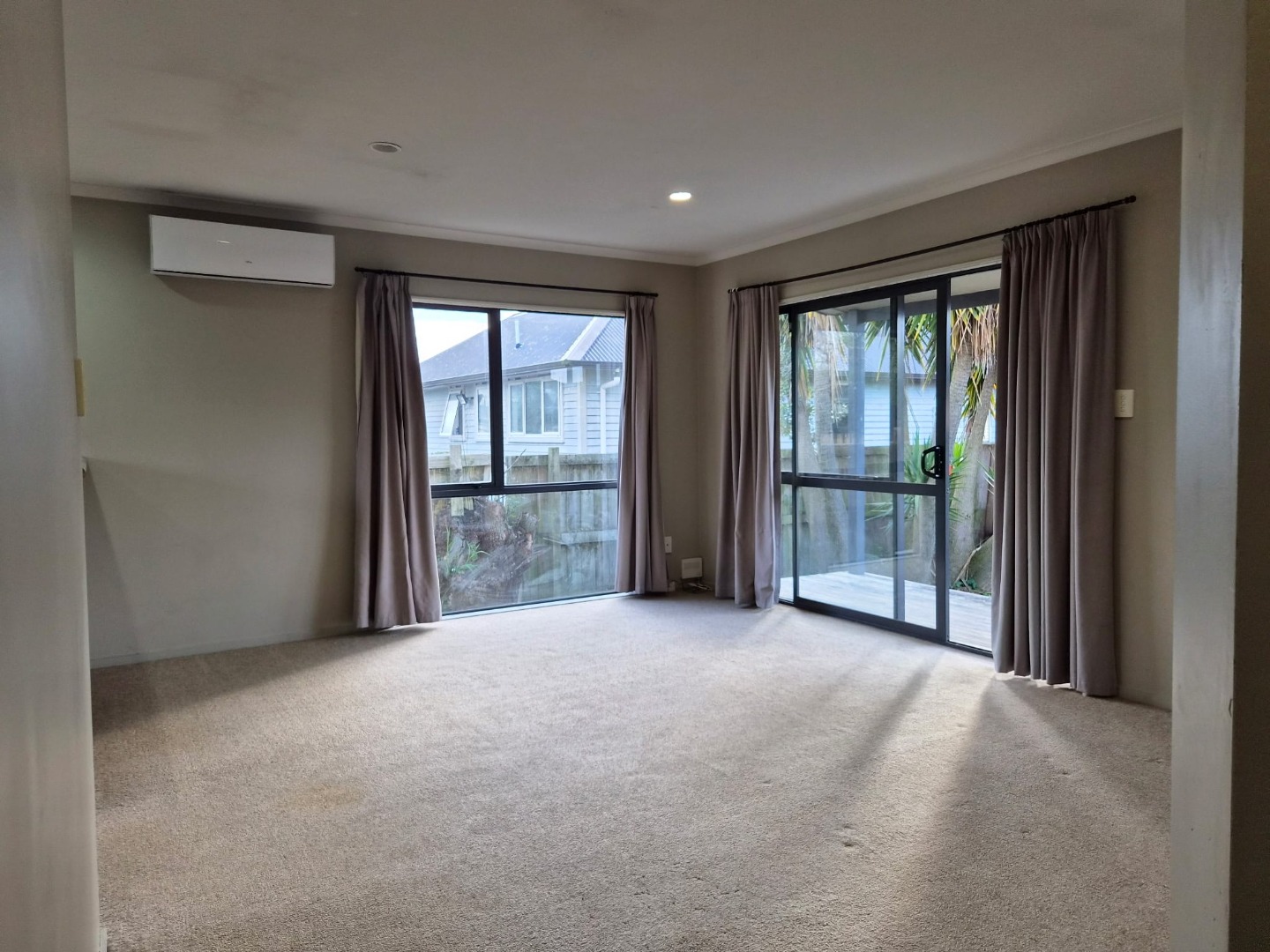 12a Yeats Crescent — image 2