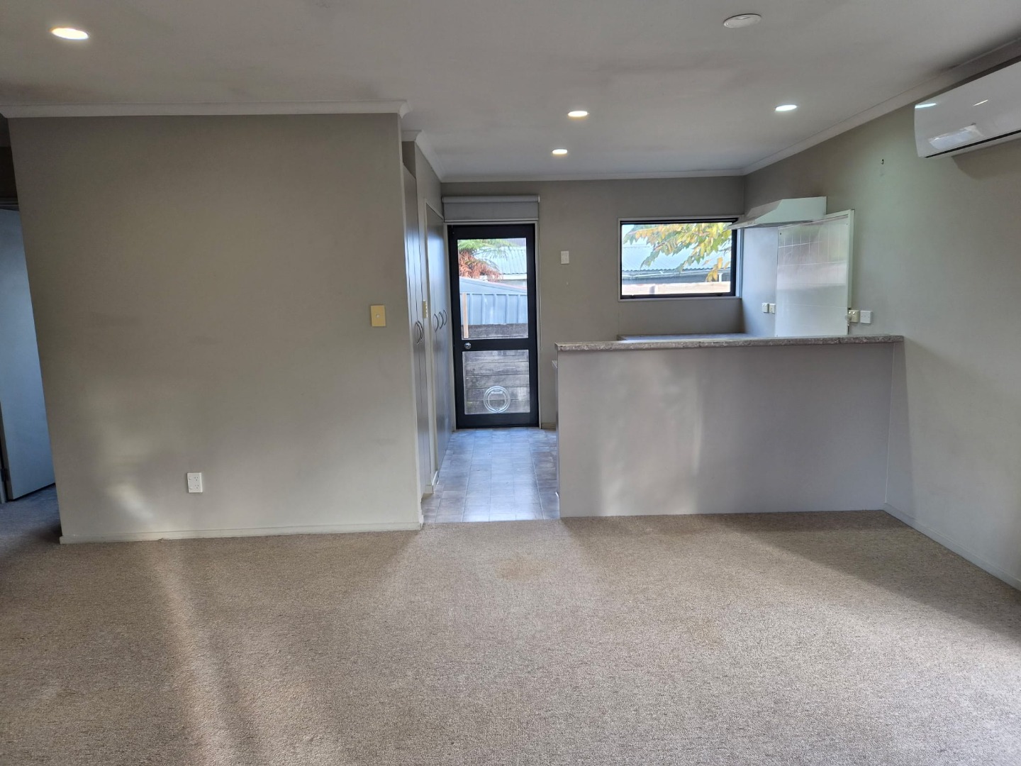 12a Yeats Crescent — image 4