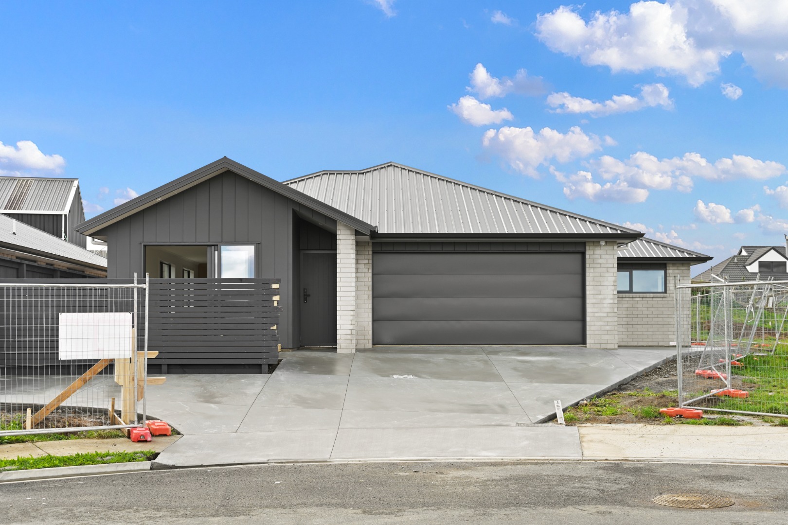 1/490 Greenhill Drive — image 1