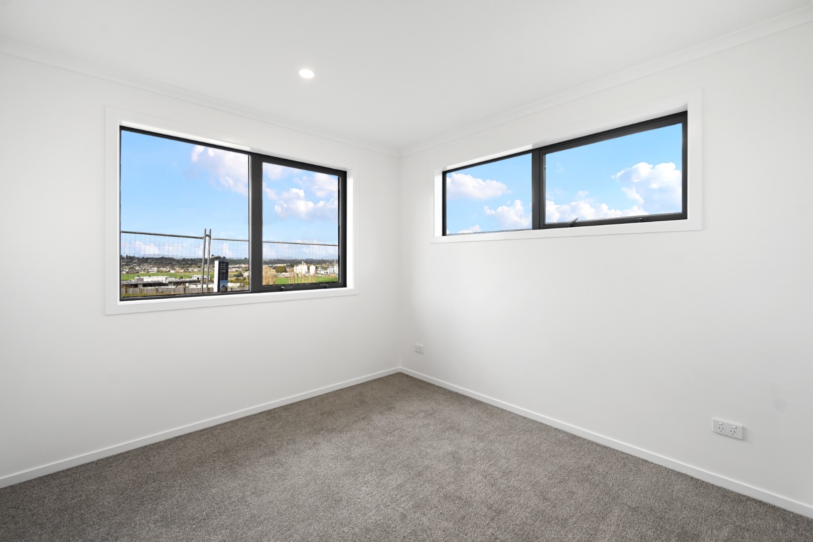 2/490 Greenhill Drive — image 6