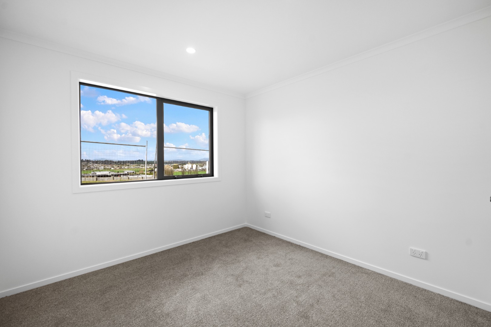 2/490 Greenhill Drive — image 7