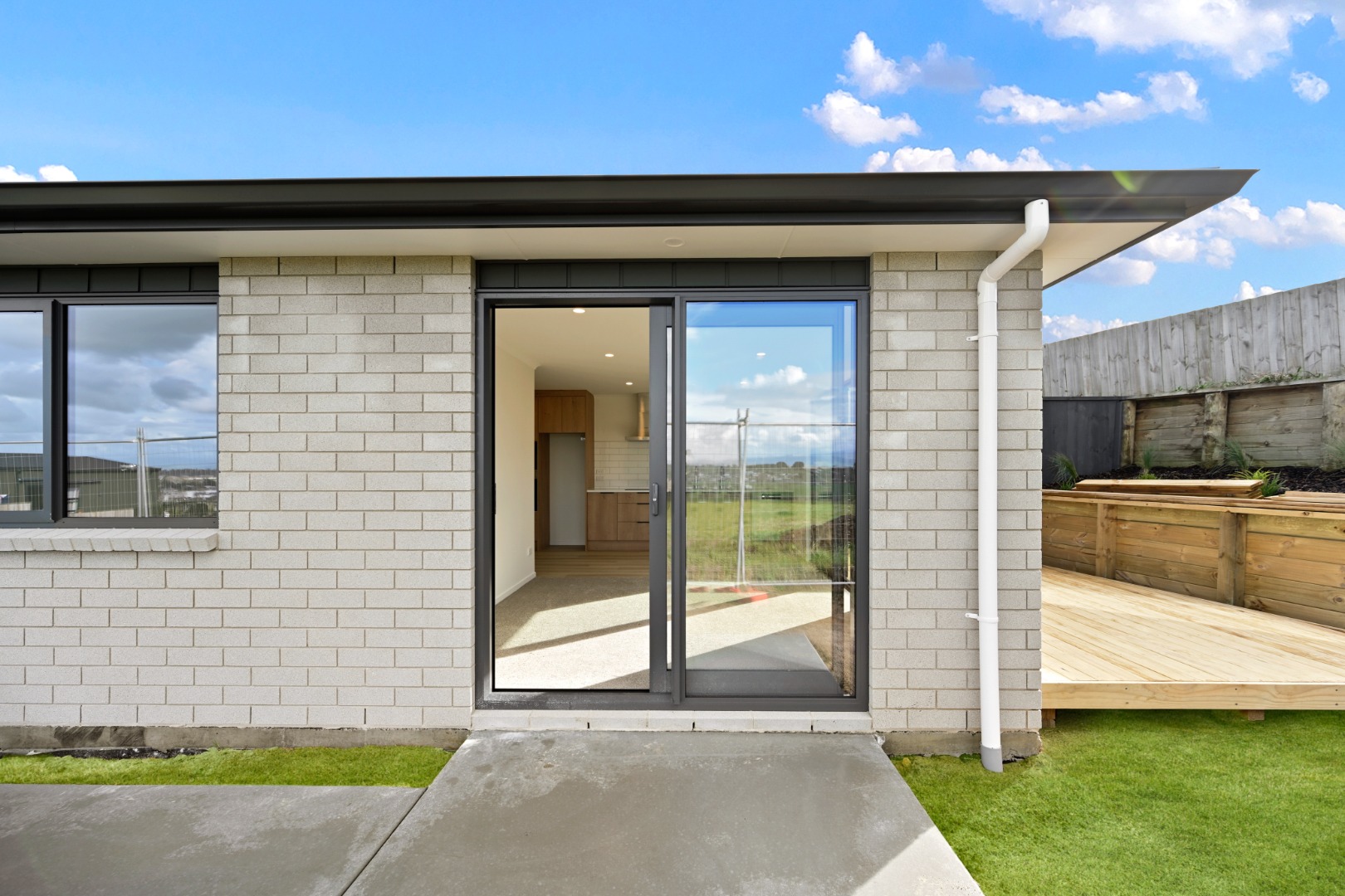 2/490 Greenhill Drive — image 1