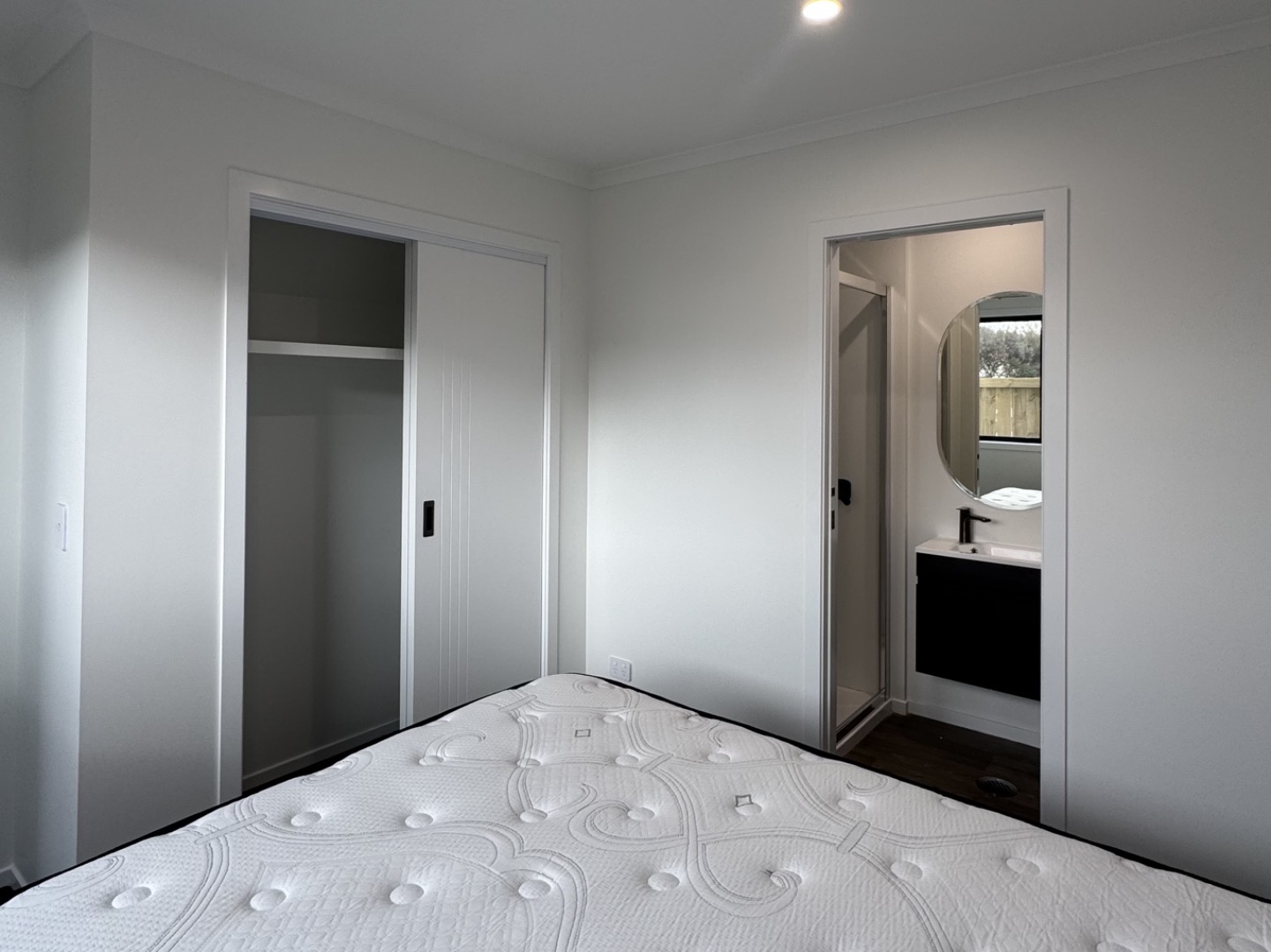 97a Aurora Terrace (Room 1)