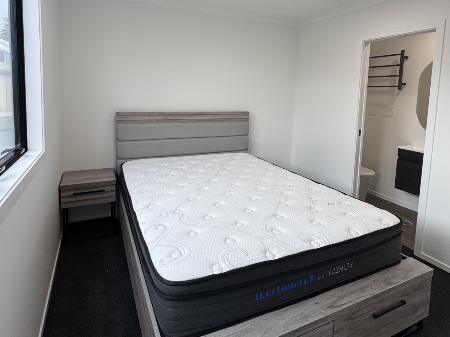 97a Aurora Terrace (Room 1) 