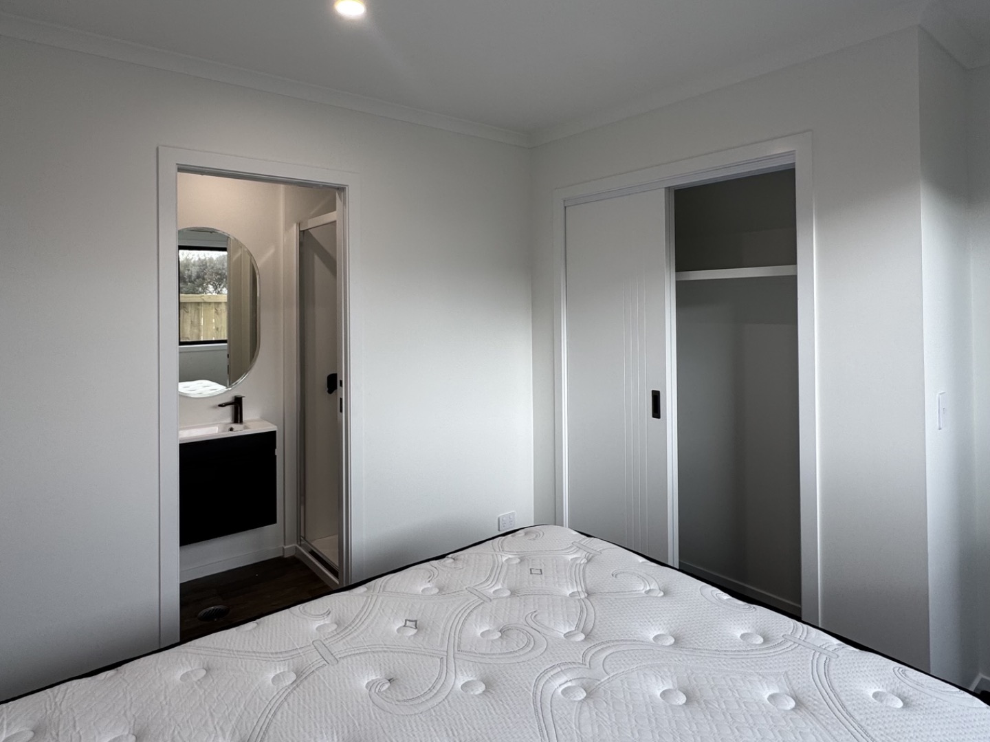 97a Aurora Terrace (Room 1) 