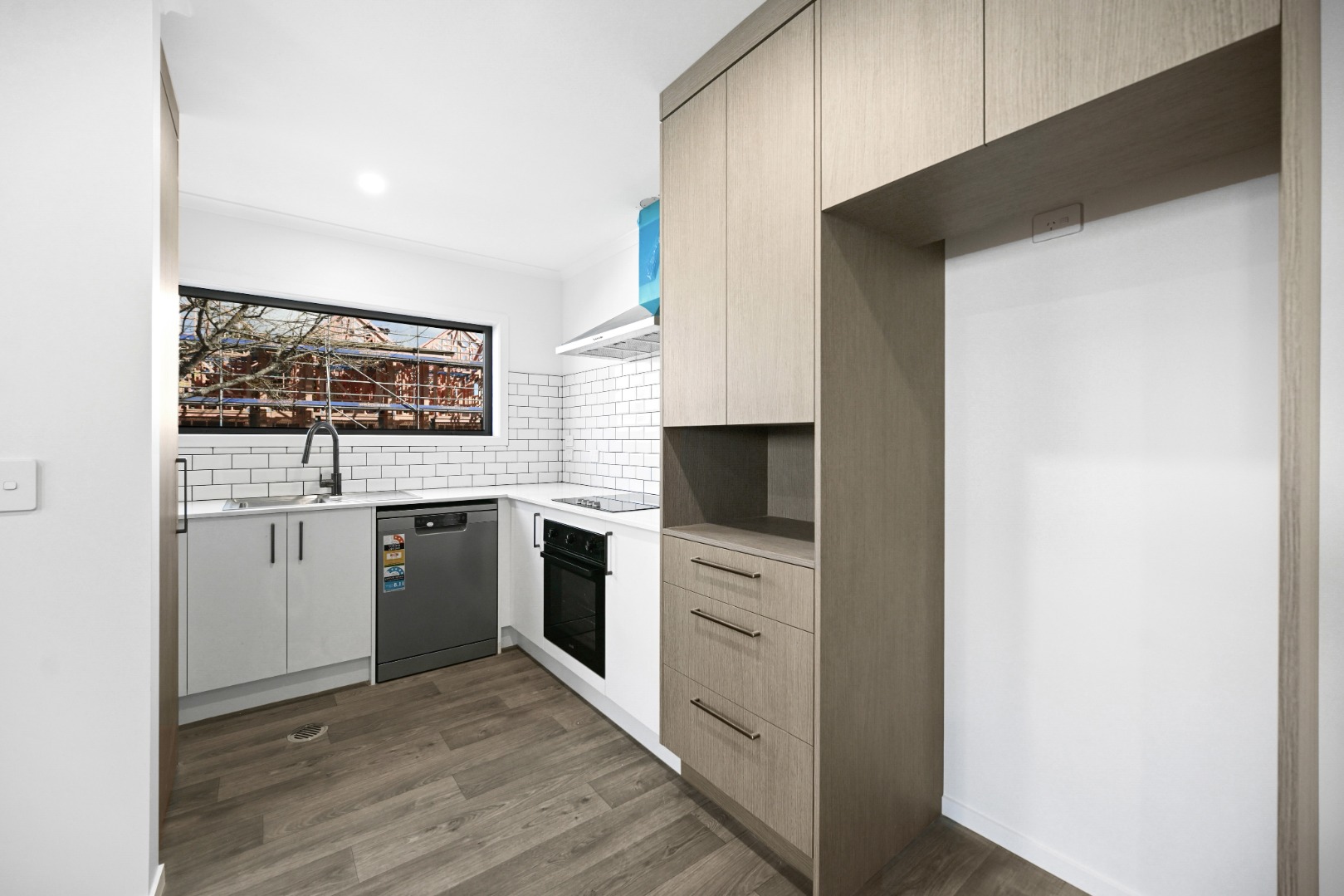 97b Aurora Terrace (Room 1)