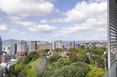 EXECUTIVE PARKSIDE RESIDENCE