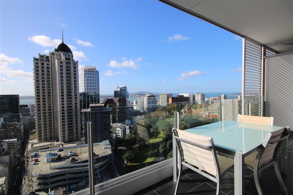 EXECUTIVE PARKSIDE RESIDENCE