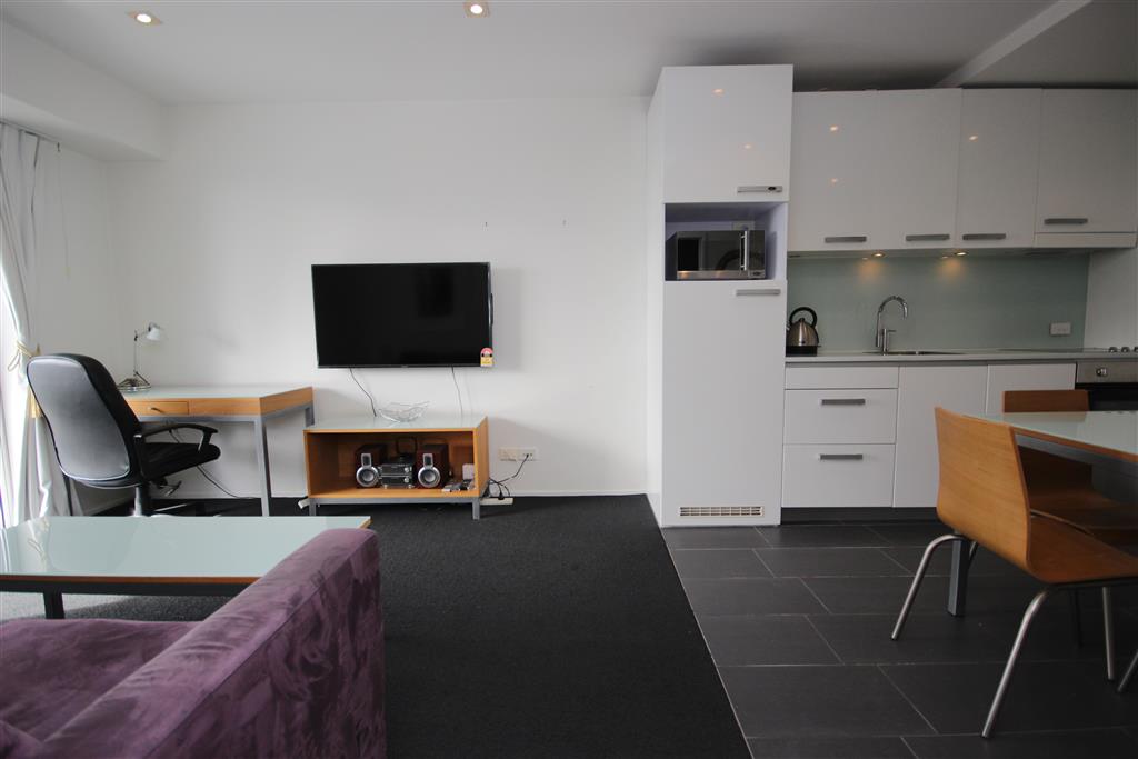 EXECUTIVE PARKSIDE RESIDENCE