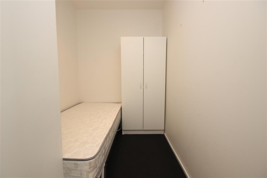 EXECUTIVE PARKSIDE RESIDENCE