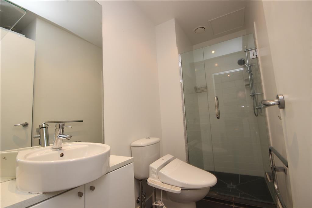 EXECUTIVE PARKSIDE RESIDENCE