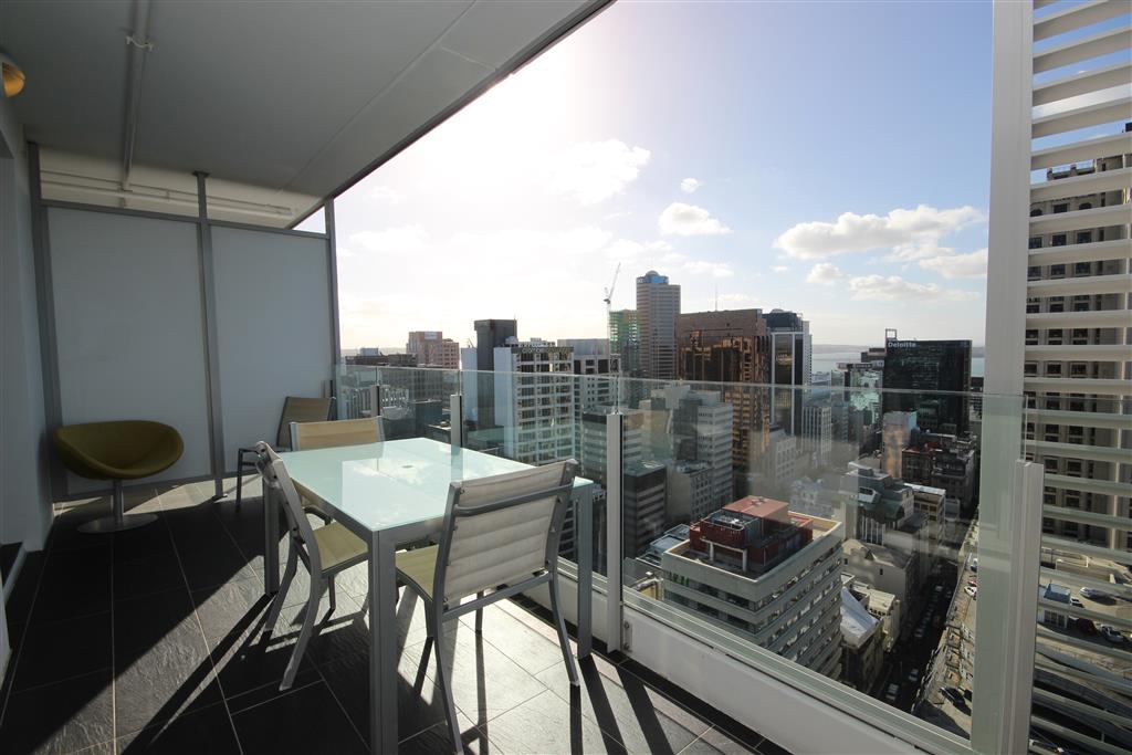 EXECUTIVE PARKSIDE RESIDENCE