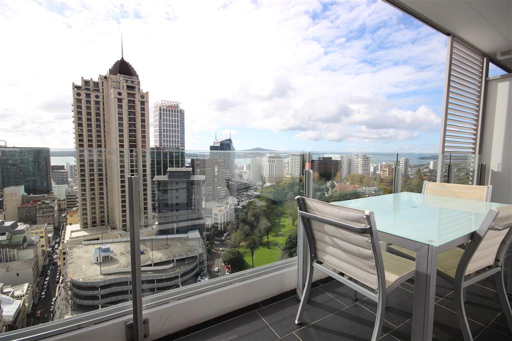 EXECUTIVE PARKSIDE RESIDENCE