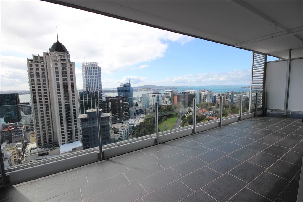 BEAUTIFUL PRECINCT HIGH-RISE APARTMENT  