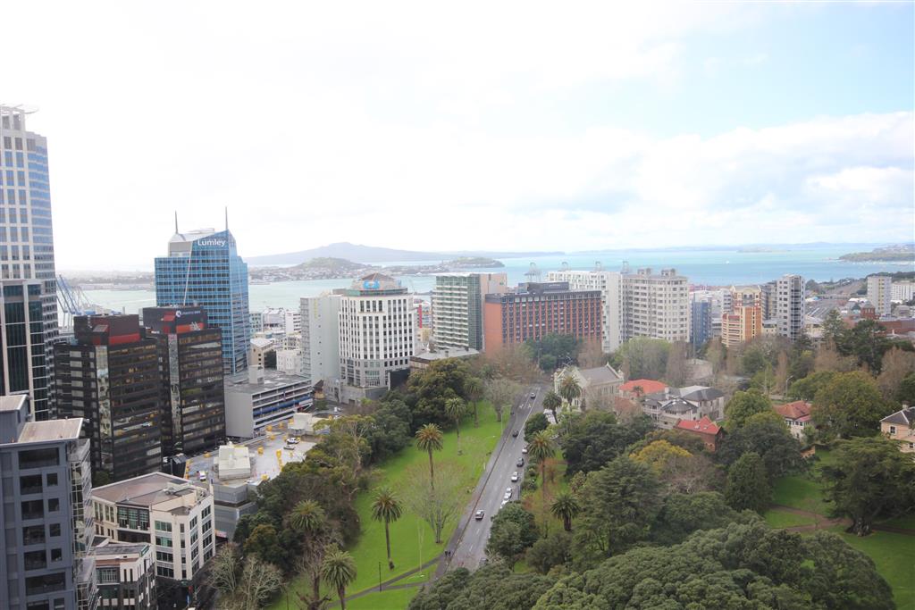 BEAUTIFUL PRECINCT HIGH-RISE APARTMENT  