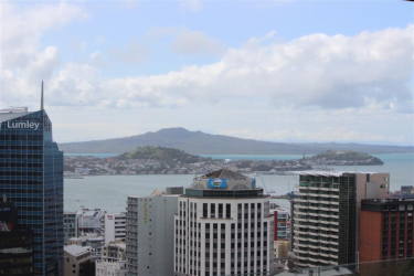 BEAUTIFUL PRECINCT HIGH-RISE APARTMENT  