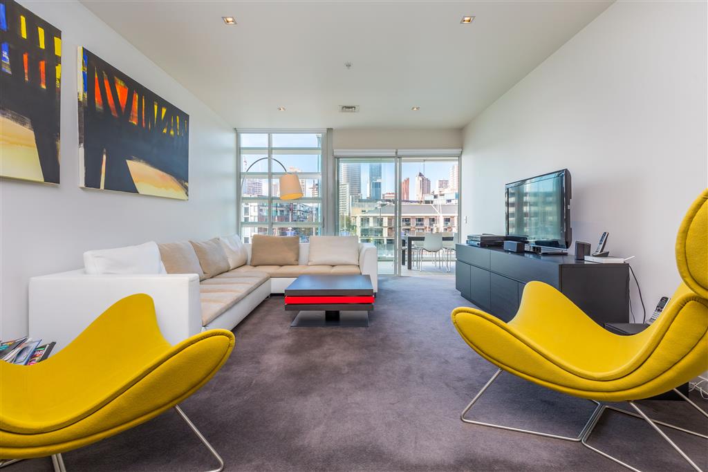 LIGHTER QUAY " STRATIS " COMFORTABLE WATERFRONT APARTMENT  WYNYARD QUARTER.