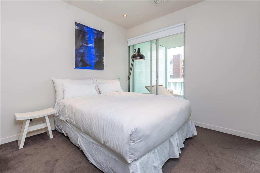 LIGHTER QUAY " STRATIS " COMFORTABLE WATERFRONT APARTMENT  WYNYARD QUARTER.