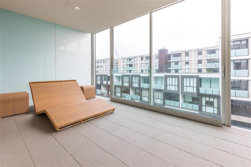 LIGHTER QUAY " STRATIS " COMFORTABLE WATERFRONT APARTMENT  WYNYARD QUARTER.