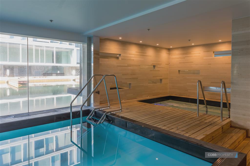 LIGHTER QUAY " STRATIS " COMFORTABLE WATERFRONT APARTMENT  WYNYARD QUARTER.