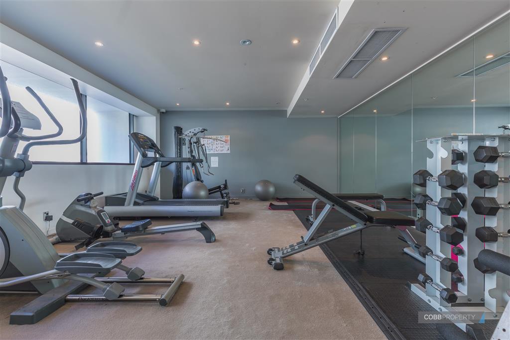 LIGHTER QUAY " STRATIS " COMFORTABLE WATERFRONT APARTMENT  WYNYARD QUARTER.